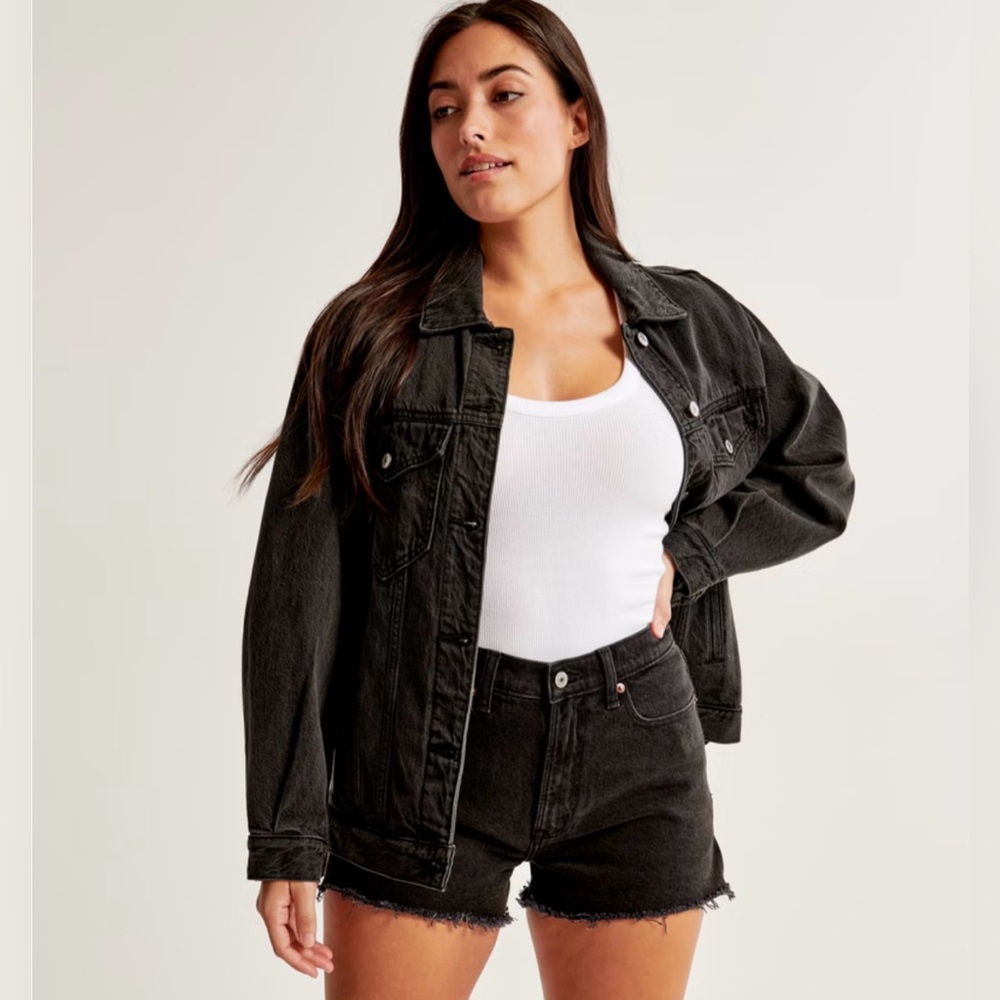 Abercrombie & Fitch Curve Love High Rise Mom Short in Black